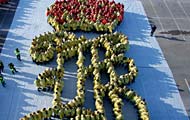 Creating the human KONGSBERG emblem with 1300 employees - 2